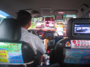 Inside a cozy cab on the roads of Taipei!