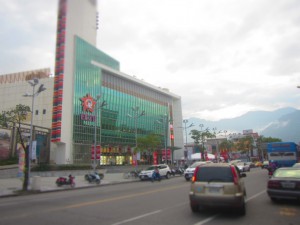 I cant believe my eyes, I found a shopping mall in the mountains (See background)... NooOOOoooo....