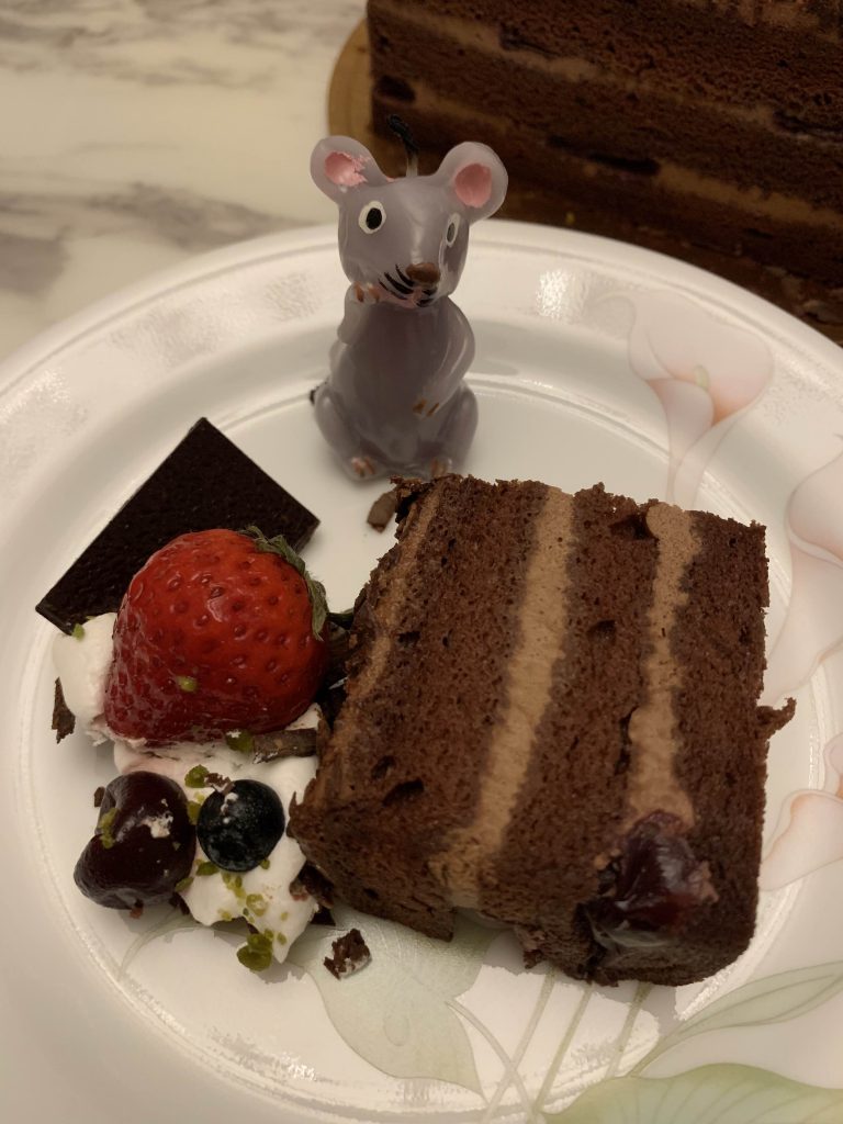 Mouse eating the cake!