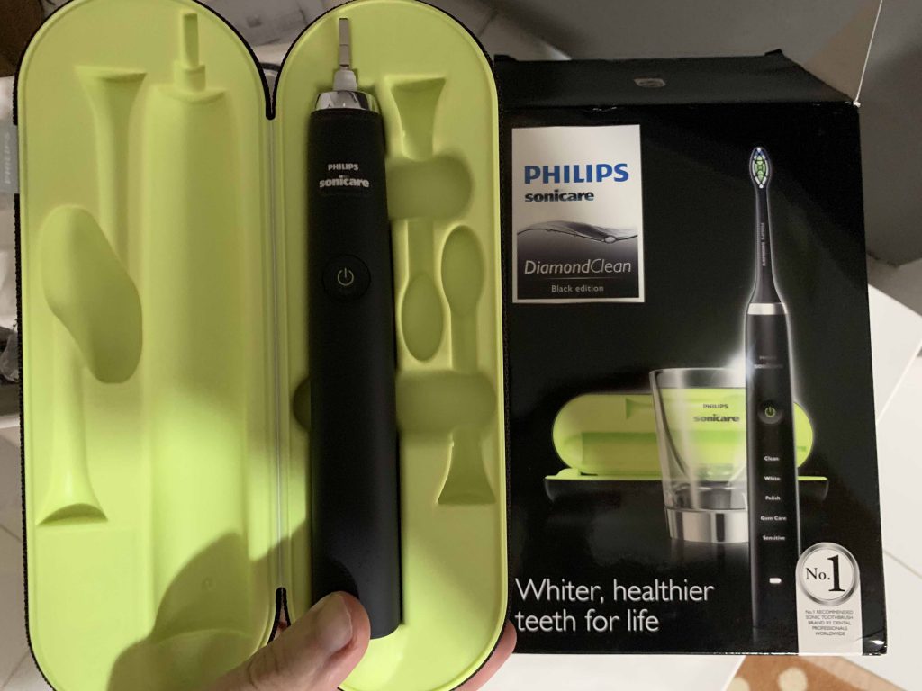Finally the new toothbrush is here! Philips Diamond Clean!
