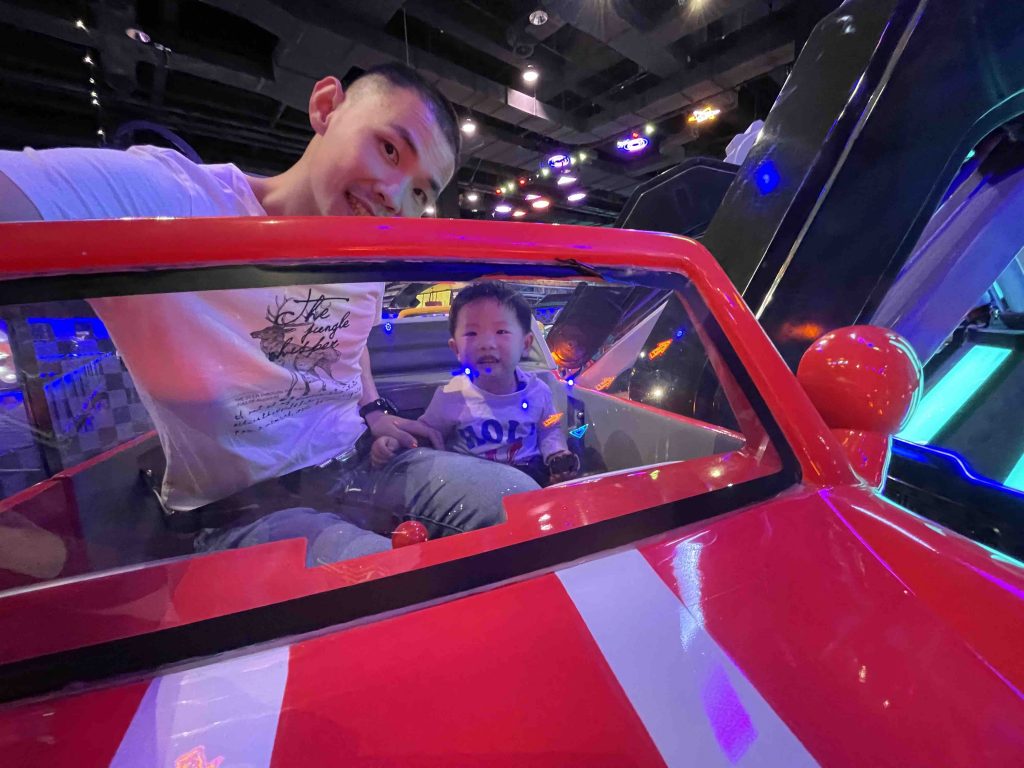 Playing the flying car in the amusement park!