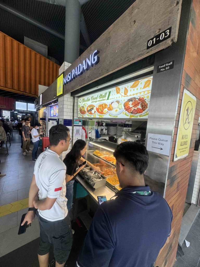 This nasi padang stall always long queue!