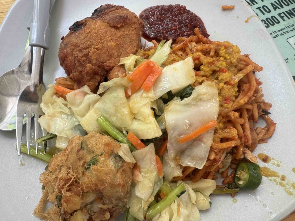 Nasi Padang is yummy! but too oily for me... sigh...
