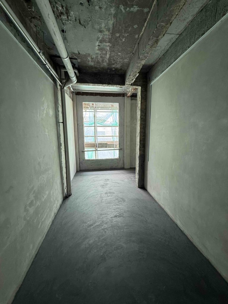 Finally looking like a proper room...