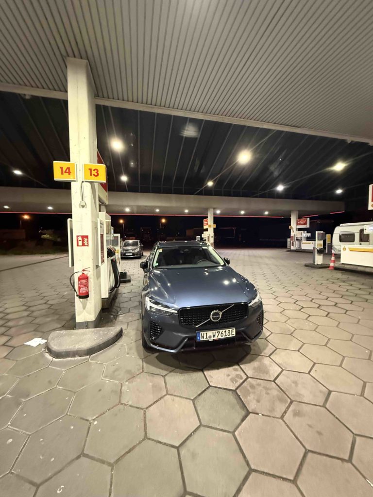 Like the Volvo XC60 but really lousy connection with Carplay