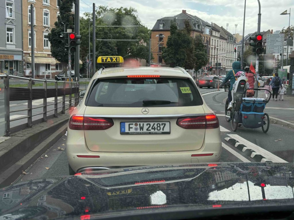 All the taxi are mercedes!