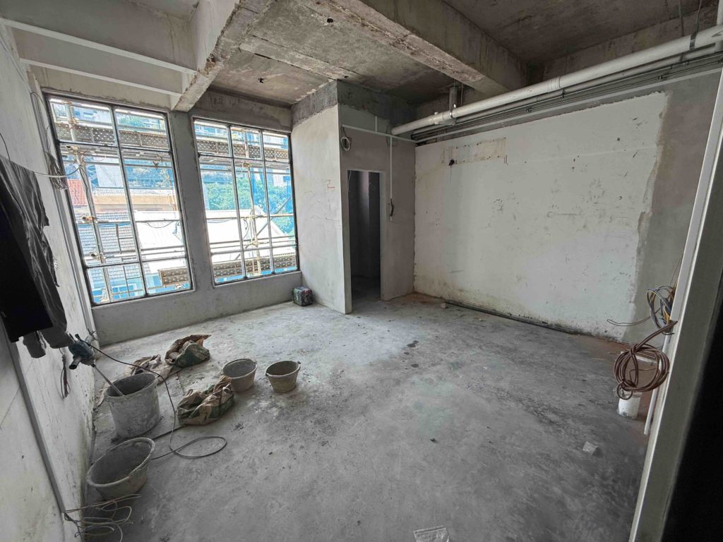 Square room window frame up!