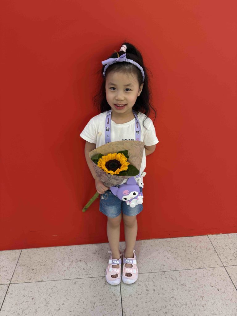 Ah Girl wants to get flower!