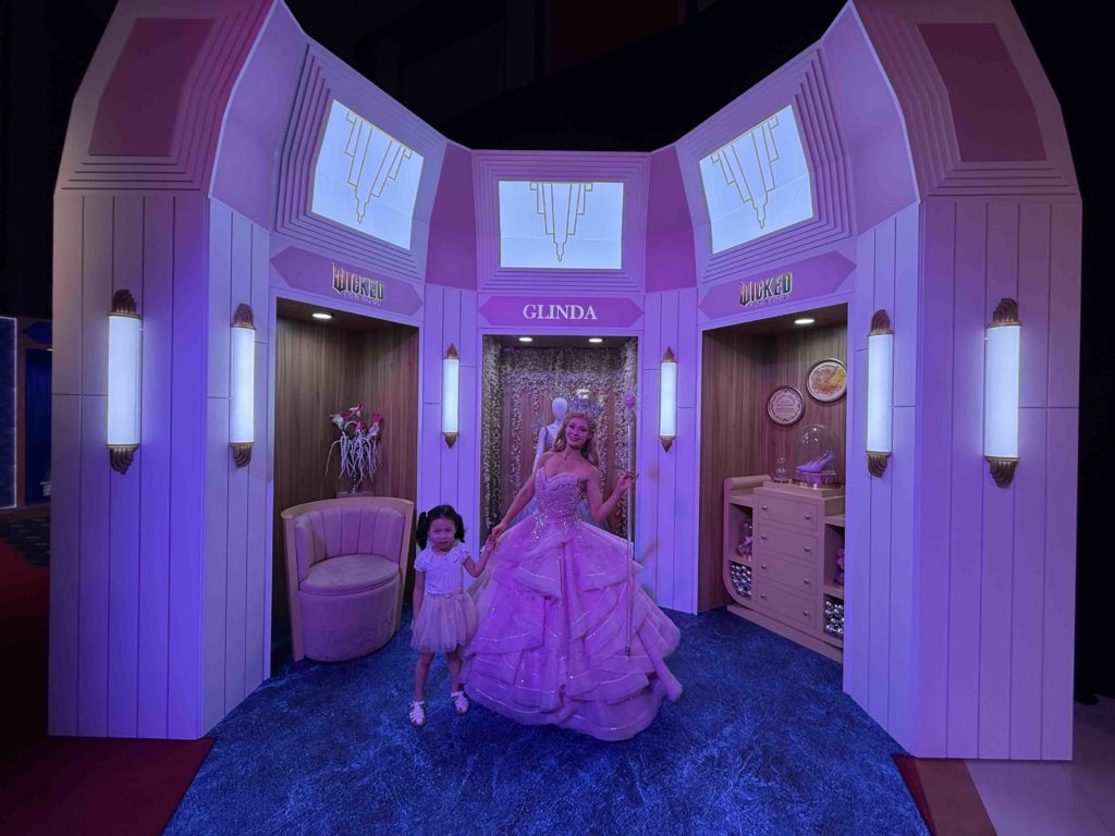 Photo with Glinda from WICKED!