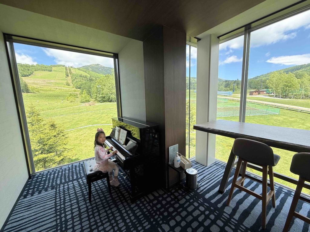 Piano practice in the green green mountains