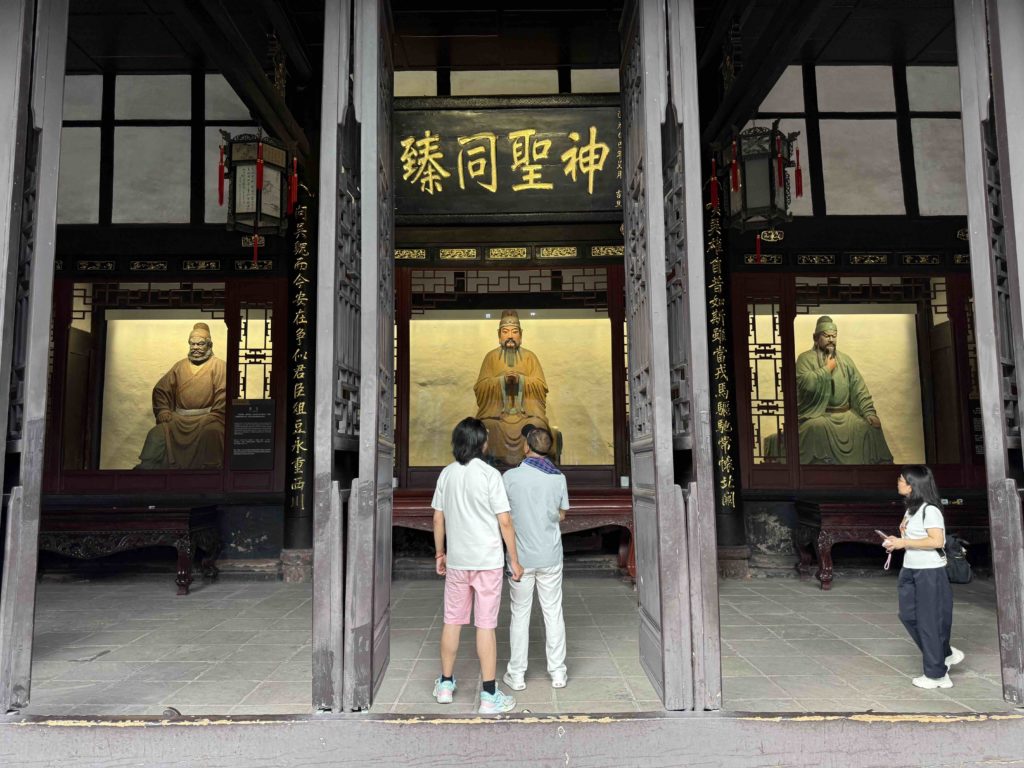 Also had a meeting with 刘关张！
