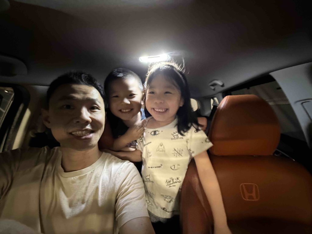 Picking up 哥哥!