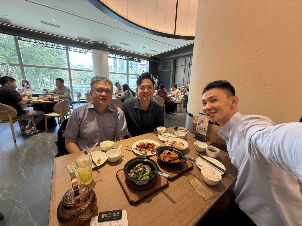 Lunch with AM and EQ! Thanks to AM for the treat!
